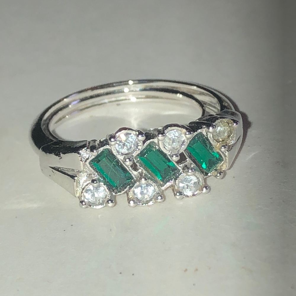 Avon Vintage Green & Clear Crystal Silver Tone Ring